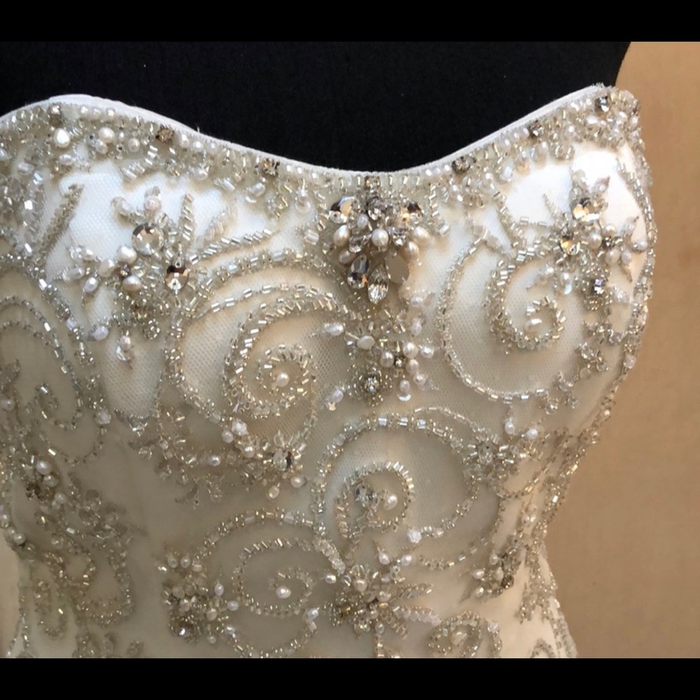 🙋🏼‍♀️🕺🏼🕺🏼👩‍❤️‍👨👑 too big for me - Picture 6 of 8